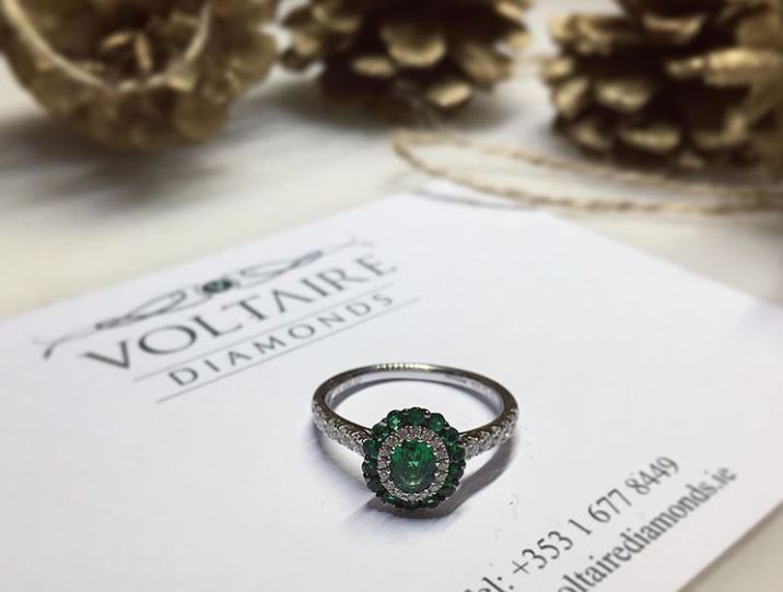 emerald engagement ring1
